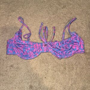 Kulani Kinis medium top